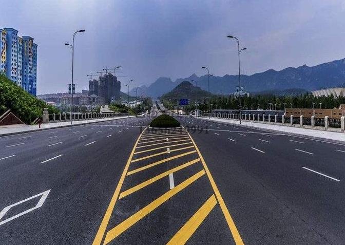鎮(zhèn)江道路劃線，鎮(zhèn)江道路劃線施工單位？飛揚市政專業(yè)可靠！