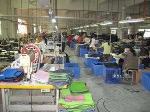 【東莞潛水料廠家專(zhuān)業(yè)生產(chǎn)代加工時(shí)尚便捷橢圓形多功能耳機(jī)包】?jī)r(jià)格,廠家,圖片,其他箱包,東莞市金燦運(yùn)動(dòng)用品有限公司