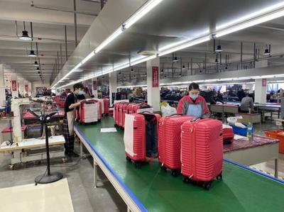 瑞安仙降118家規上企業已全部開工,"鴻一箱包"開足馬力趕工期